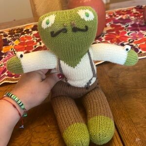 Luigi the Frog  mini 12”
100% cotton knit
Designed in the US | Handmade in Peru